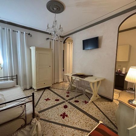 Palazzo Mari Suite & Rooms B&B Montevarchi Dış mekan fotoğraf