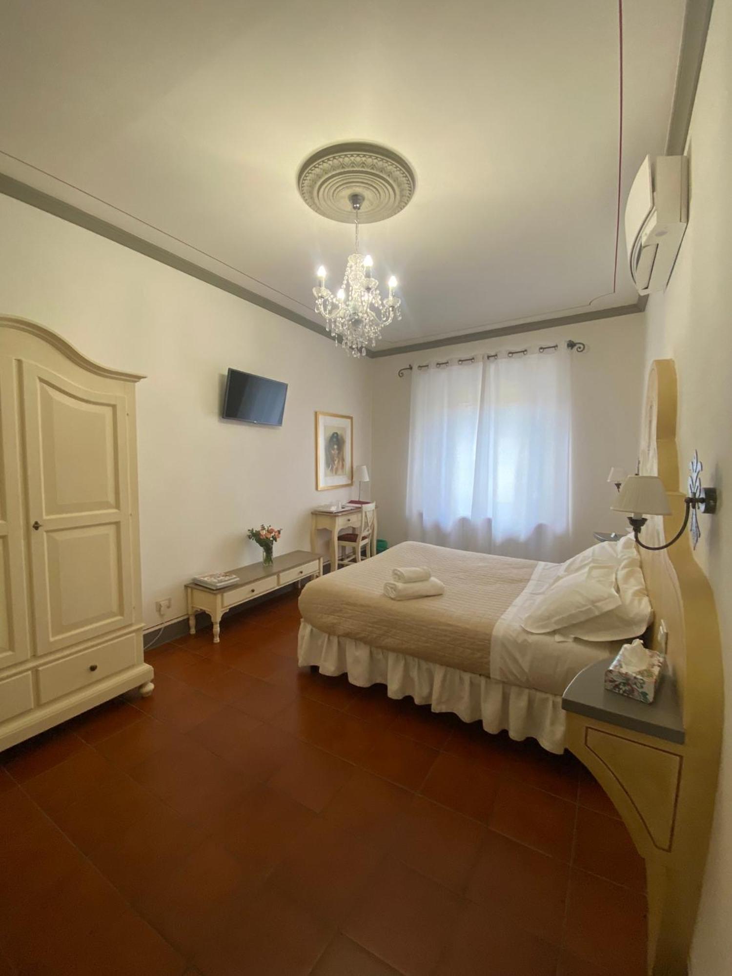 Palazzo Mari Suite & Rooms B&B Montevarchi Dış mekan fotoğraf